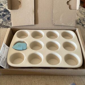 Pampered chef stone muffin pan